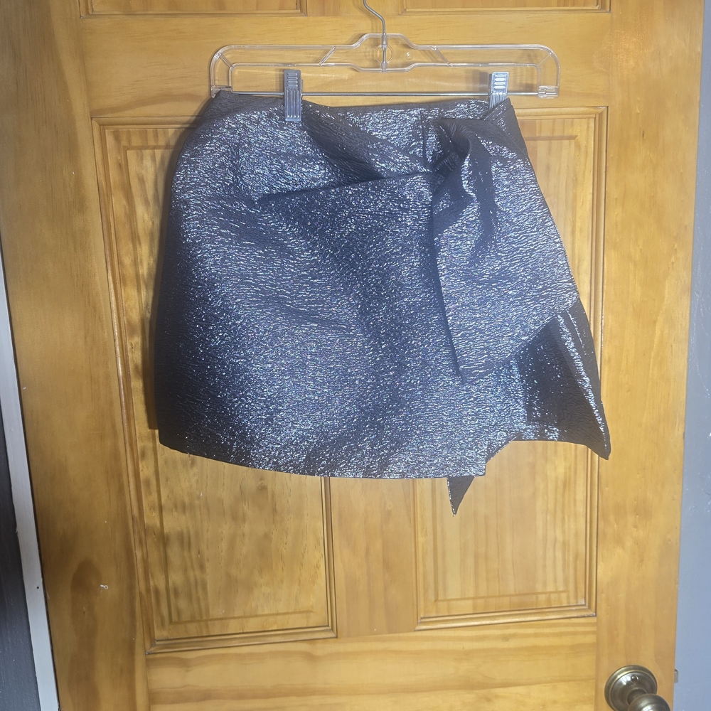 ZARA BLACK LABEL SIZE LARGE. Mock Wrap like skirt/ shorts. New with tags Shimmer